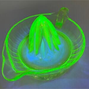 30s Juicer Citrus Reamer UV Reactive Vaseline Uranium‎ Depression Era Glass